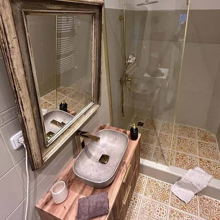 O2 Arena Metro Retreat Family & Pet Friendly Praha